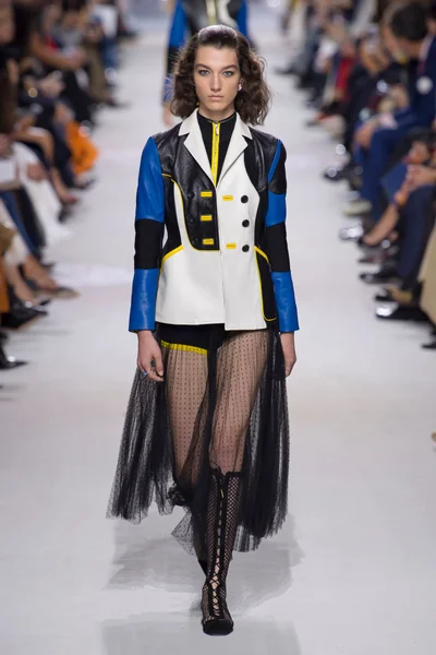Look 9